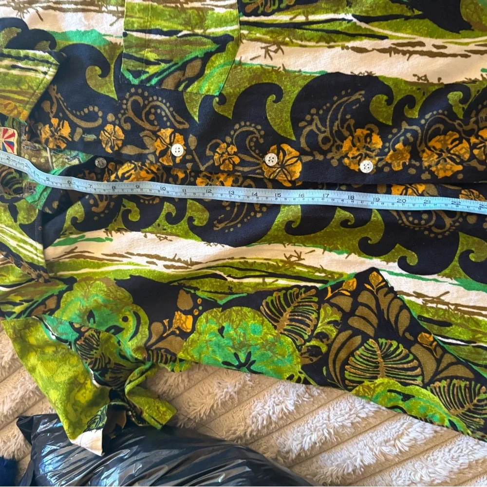 Vintage Hawaiian button up shirt - Picture 7 of 9